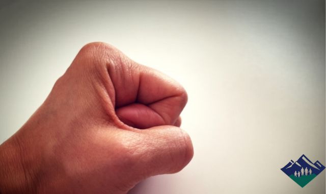 なぜ別れ話で逆上するのか｜5つの心理パターンを解説