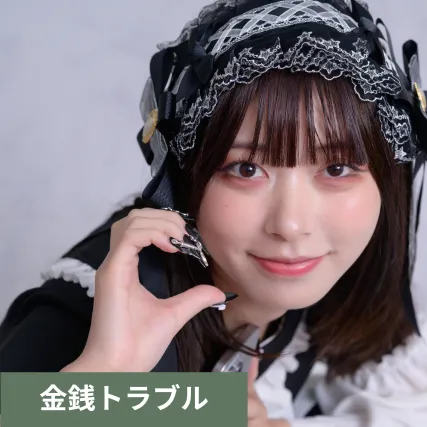 地下アイドルがこちらに微笑みかけている写真