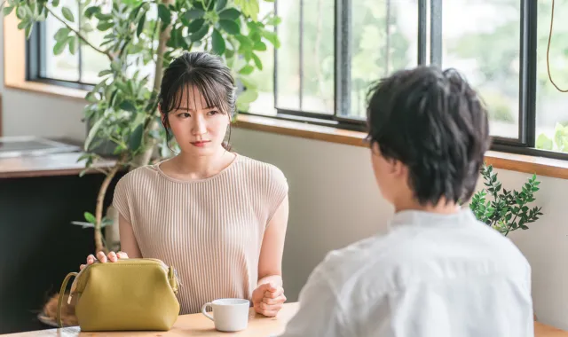 険悪なムードの男女